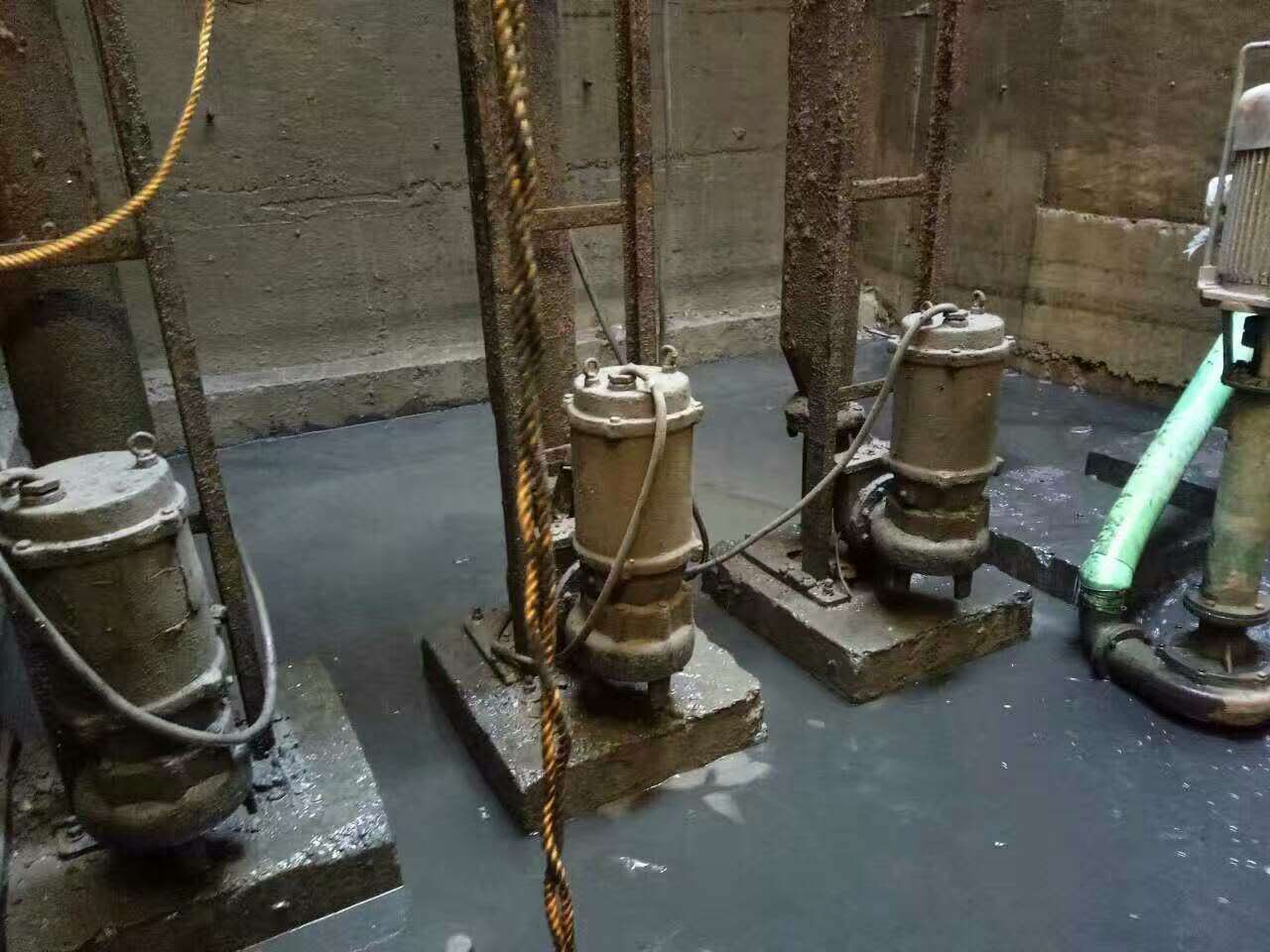 融安污水池清理