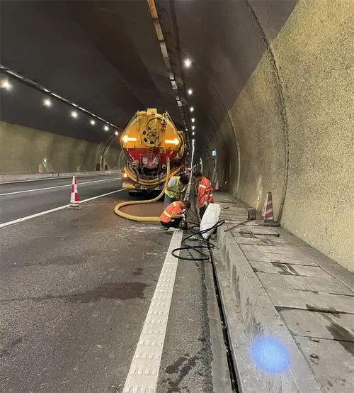 融安隧道排水渠清淤